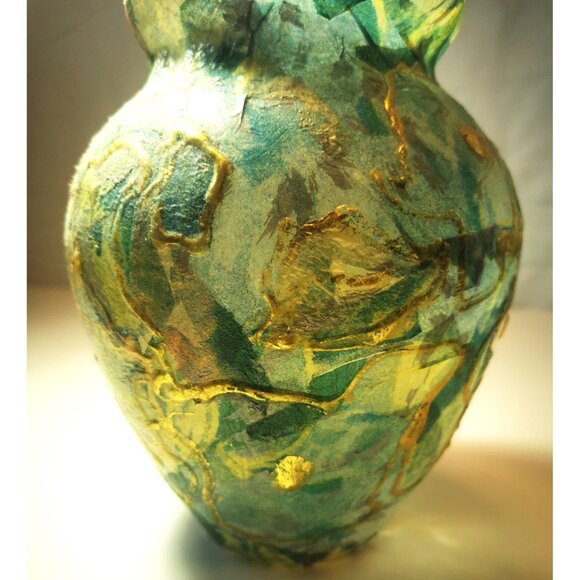 🌿 Handcrafted Decorative Vase with Floral Design - 7.5" Tall Vintage 🌿 - Picture 5 of 11